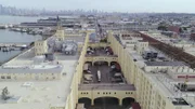 Das Brooklyn Army Terminal wurde vom renommierten Architekten Cass Gilbert entworfen.