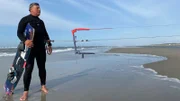 Der gebürtige Chilene Victor Raul Ulloa de la Torre-Habbinga eröffnet auf Juist seine eigene Kitesurfschule.