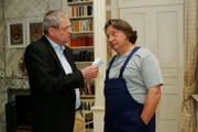 Bernd (Volker Herold, r.) ist entsetzt, als Friedrich (Wilhelm Manske, l.) ihn mit Geld versöhnen will.