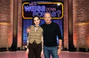 Treten als Kandidat:innen bei "Wer weiß denn sowas?" an: Die Schauspielerin Emilia Schüle (l.) und der Schauspieler Heino Ferch (r.).