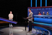 Moderator Alexander Bommes (M.) mit den Kandidat:innen: Dominik Hartmann (l.), Karin Glaubitz (3.v.r.), Alexander Völker (2.v.r.) und Andrea Türk (r.).