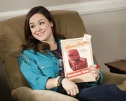 Erica Goldberg (Hayley Orrantia)