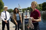 In der Bootsmanufaktur am Pichelssee konftrontieren Marlene Weber (Oska Melina Borcherding, l.) und Jasmin Sayed (Sesede Terziyan, M.) die Eigentümerin Martina Severin (Susann Toni Wagner, r.) mit den kriminellen Machenschaften ihres ermordeten Geschäftspartners.