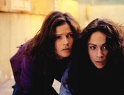 Anhand eines Phantombildes gelingt es Jordan (Jill Hennessy, l.) und Kayla (Tay Blessey), einen Mörder zu identifizieren. Anhand eines Phantombildes gelingt es Jordan (Jill Hennessy, l.) und Kayla (Tay Blessey), einen Mörder zu identifizieren.