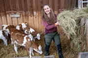 Die dritte Reise geht nach Schwaben in Bayern zu Verena Krimbacher. Zusammen mit ihrem Mann Hubert hat sie den Hof ihrer Schwiegereltern übernommen - Biopioniere der ersten Stunde.