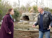 Nach einem Streit mit Charlotte (Ursula Karusseit) ist Marie abgehauen. Ottos (Rolf Becker) Versuch, die Kleine aufzumuntern, ging völlig daneben.