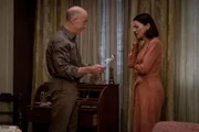 Howard (J.K. Simmons, l.); Emily (Olivia Williams, r.)