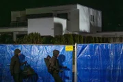 Zwei Einbrecher schleichen nachts um eine Villa. Nur wenige Stunden später werden sie zu Mördern.