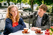 Hajü (Nikolaus Benda) gibt bei Toni (Diana Amft) nie ganz auf…