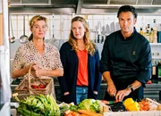 &ldquo;Meine Mutter macht mich fertig&rdquo; Heidi (Margarita Broich, l.), Toni (Diana Amft, m.), Rufus (Stephan Luca).