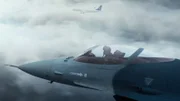 Herbeigerufene F-16-Kampfjets geleiten die havarierte Maschine zu einem Militärflughafen.