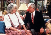 Dorothy Zbornak (Bea Arthur, li.)