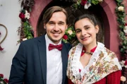 Das Hochzeitspaar: Jenny (Julia Obst) und Sebastian (Dominik Stricker).