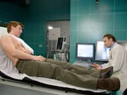 Stefan Beck wird mit einem Oberarmbruch in die Sachsenklinik eingeliefert und von Dr. Martin Stein behandelt.