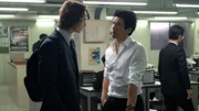 Jake (Ansel Elgort, li.) gibt Miyamoto (Hideaki Itō) einen Tipp.