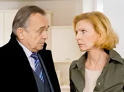 Gernot Simoni (Dieter Bellmann) bittet Ingrid (Jutta Kammann) um Mithilfe. Nach anfänglicher Wehr, verspricht sie, sich um Berta zu kümmern und sie in kürzester Zeit auf die anstehende Hochzeit vorzubereiten.