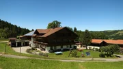 Der Hof von Familie Denz in Steibis im Allgäu.