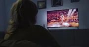 Das Fernsehpublikum gebannt vor dem TV: Conchita Wurst gewinnt den Eurovision Song Contest 2014.