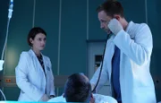 Seit Kai Hoffmann (Julian Weigend) die Affäre mit Maria Weber (Annett Renneberg) beendet hat, versucht er privaten Gesprächen mit ihr aus dem Weg zu gehen.