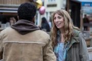 Miri (Daisy Haggard) macht einen Ausflug mit Billy (Adeel Akhtar).