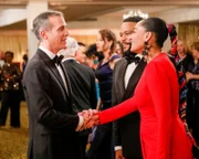 (v.li.): Eric Garcetti (Eric Garcetti), Anthony Anderson (Andre ‚Dre‘ Johnson), Tracee Ellis Ross (Rainbow ‚Bow‘ Johnson).