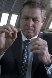 Ein kleines, aber kostbares Indiz für Barnaby (John Nettles): ein menschliches Haar.