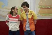 Angie D'Amato (Leighton Meester) und Derek (Adam Brody)