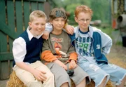00 Uhr im Ersten. Drei Rabauken unter sich: v.l.: Lukas (Patrick Möller), Mücke (Jan Ellerbracke) und Floh (Nico Hollenbeck)