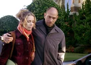 Ein Mitschüler von Macys (Miguel Ferrer) Tochter Abby (Alex McKenna) bricht während des Sportunterrichts plötzlich leblos zusammen.