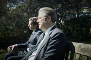 Inspektor Morse (Shaun Evans, l.) und Fred Thursday (Roger Allam, r.) versuchen, einen kaltblütigen Mörder zu stellen, doch die Zeit arbeitet gegen sie.