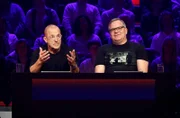 Rateteam-Kapitän Elton (r.) und der Schauspieler Heino Ferch (l.) bilden ein Rateteam.