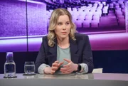 Zu Gast bei Moderatorin Sandra Maischberger: Julia Ruhs (Reporterin beim Bayerischen Rundfunk).