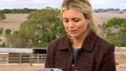 Tess (Bridie Carter) liest den Liebesbrief von Nick, den er vor seinem Tod geschrieben hat.
