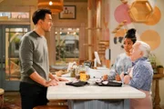 (v.l.n.r.) Max (Cheyenne Jackson); Randi (Kyla Pratt); Phil (Leslie Jordan)