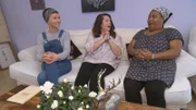 Kandidatin Luciene (r.) mit ihren Helferinnen Angelica (M.) und Sarah.