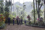 "Hawaii Five-0", "Legenden." Der Todeszelleninsasse Sebastian Wake lässt kurz vor seiner Hinrichtung Lou Grover in das Staatsgefängnis von Florida kommen. Wake behauptet, brisante Informationen zu Grovers ehemaligem Partner Clay Maxwell zu haben. Unterdessen geht das Five-O-Team einer Serie von Morden nach, die einen Bezug zu hawaiianischen Legenden aufweisen. Die Profilerin Alicia Brown macht Steve gegenüber ein Geständnis, auf das er nicht gefasst war. Im Bild (v.li.): Meaghan Rath (Tani Rey), Alex O'Loughlin (Steve McGarrett), Claire Forlani (Alicia Brown).