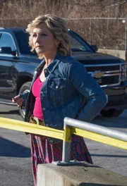 Jackie Ward (Amy Carlson)