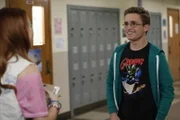 Brea Bee (Sadie Stanley), Adam Goldberg (Sean Giambrone).