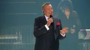 Das große Konzert aus der Arena am Berliner Ostbahnhof. Mit vielen Hits und viel Gefühl begeistert der Berliner Schlagersänger sein Publikum. - Roland Kaiser