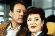 Thomas Burgner (Gerhart Lippert) und Rosi (Jutta Speidel) sind ein glückliches Paar. Doch Rosi kann sich ein Leben auf dem Land nur schwer vorstellen.