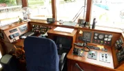 NDR Fernsehen KREUZFAHRT IM SCHNECKENTEMPO, "Mit dem Lastkahn zur Müritz", am Montag um 16:15 Uhr. Im Ruderhaus der "Liberté".