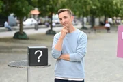 Eric Mayer will wissen, welche Geheimnisse die Menschen auf der Straße haben.