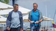 Trotz der ein oder anderen Reiberei sind Flemming (André Babikian, l.) und Dan (Peter Mygind) ein gutes Team – als Kommissare und als Freunde.