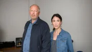 Die Kommissare Klaus Borowski (Axel Milberg) und Sarah Brandt (Sibel Kekilli) sind alarmiert: Haben sie es in diesem Fall mit einem Serienmörder zu tun oder vertuscht der Täter einen noch weit perfideren Plan?
