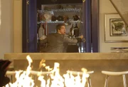 Als Ryan (Jonathan Togo) und seine Kollegen den Tatort untersuchen, gibt es plötzlich eine Explosion und Feuer bricht aus...