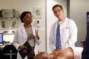 Kasie Hines (Diona Reasonover, l.); Jimmy Palmer (Brian Dietzen, r.)
