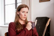 Betty (Bettina Lamprecht) hat bei Tamás die Nacht verbracht und ist sich nicht sicher, wie es weitergehen soll.