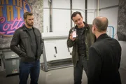 Kenny Crosby (Kellan Lutz, l.); Jess LaCroix (Julian McMahon, r.)