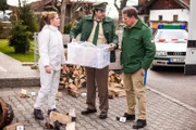 L-R: Dr. Anja Licht (Karin Thaler), Johannes Staller (Helmfried von Lüttichau), Franz Hubert (Christian Tramitz)
