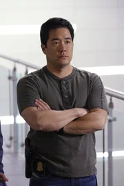 Nach dem Tod von Vega ist die Arbeit für Cho (Tim Kang) nicht wirklich leicht ...